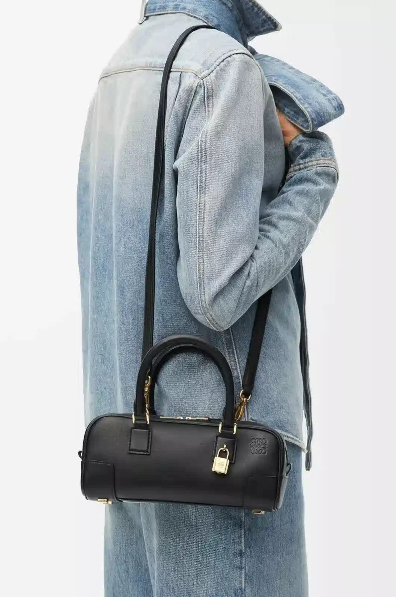 bolso cropped amazona 23 en napa de becerro negro