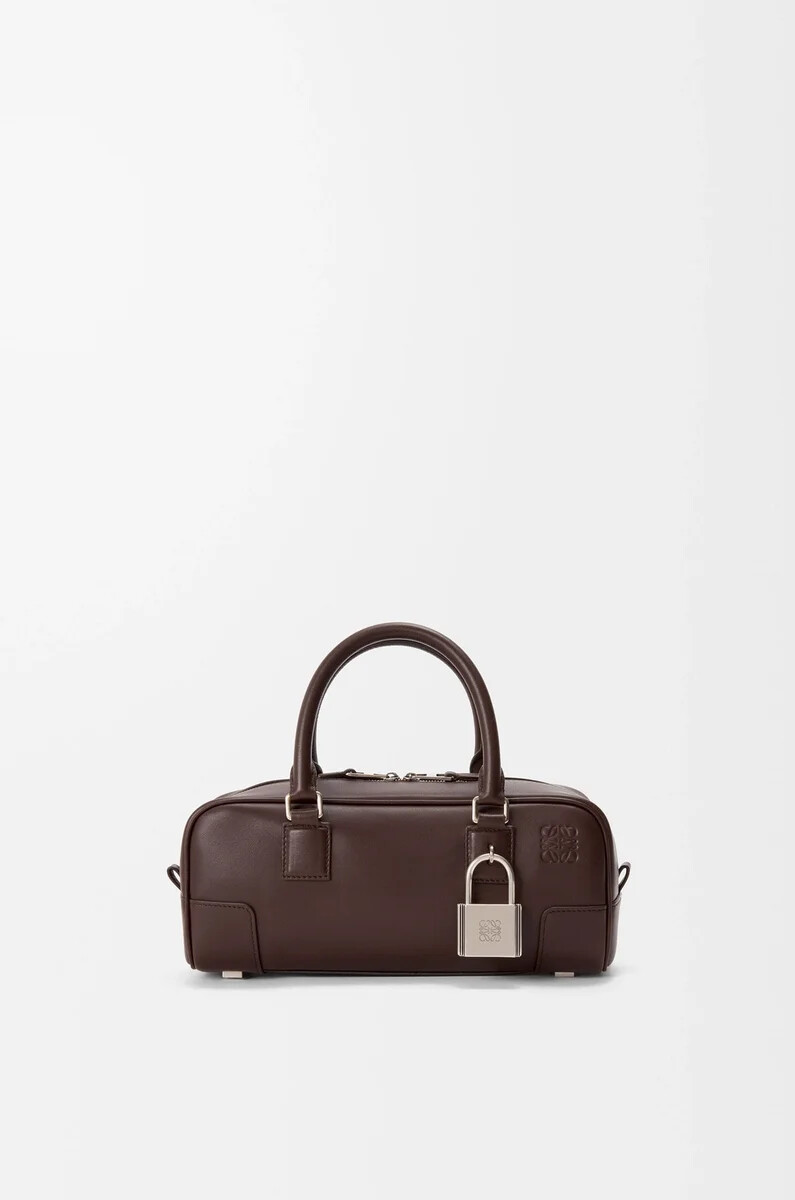 bolso cropped amazona 23 en piel de becerro brillante color castaño oscuro