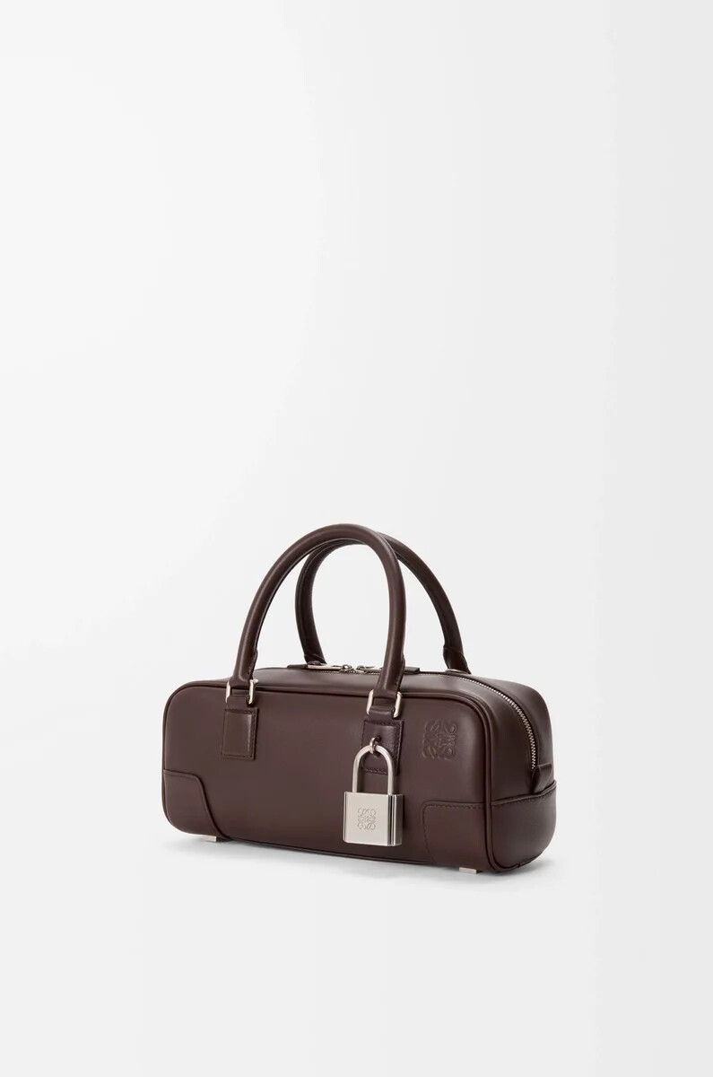 bolso cropped amazona 23 en piel de becerro brillante color castaño oscuro