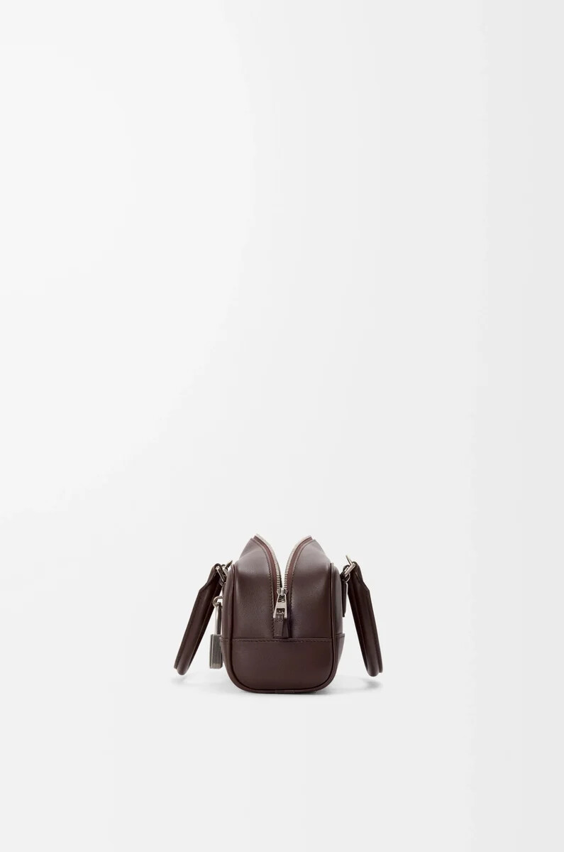 bolso cropped amazona 23 en piel de becerro brillante color castaño oscuro