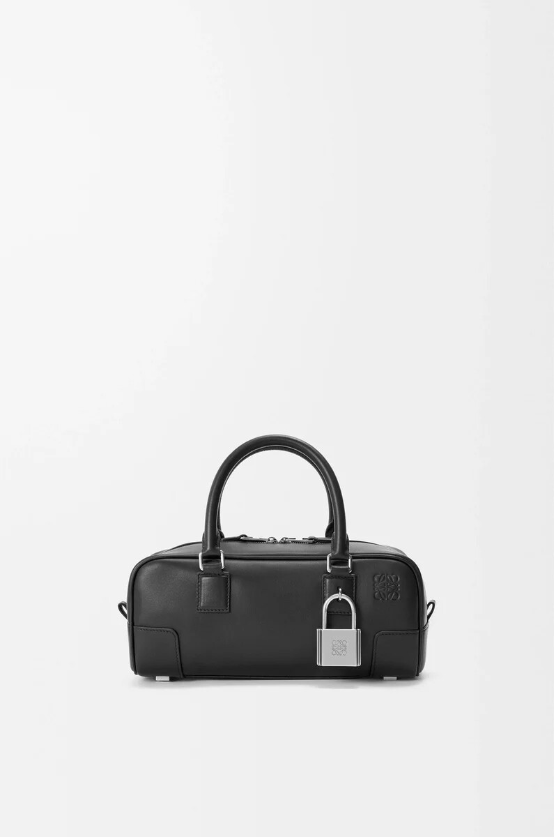 bolso cropped amazona 23 en piel de becerro brillante negro