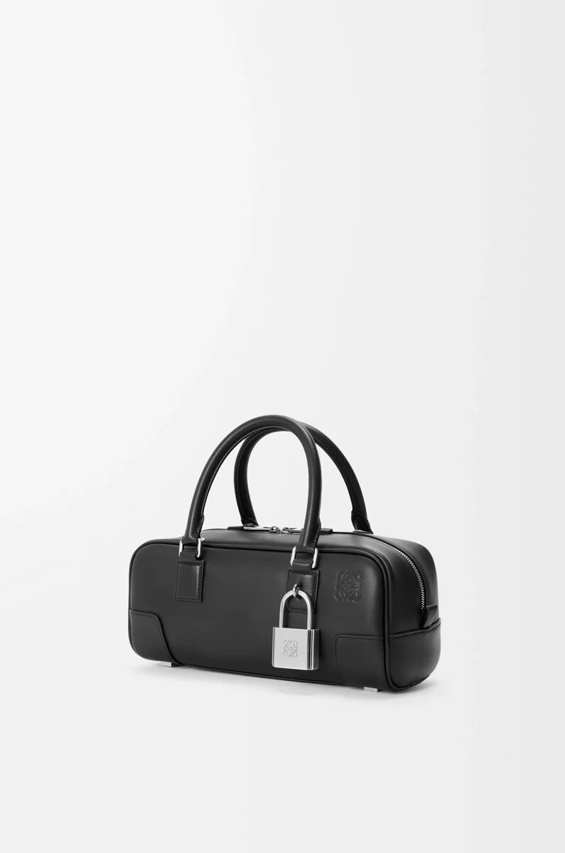 bolso cropped amazona 23 en piel de becerro brillante negro