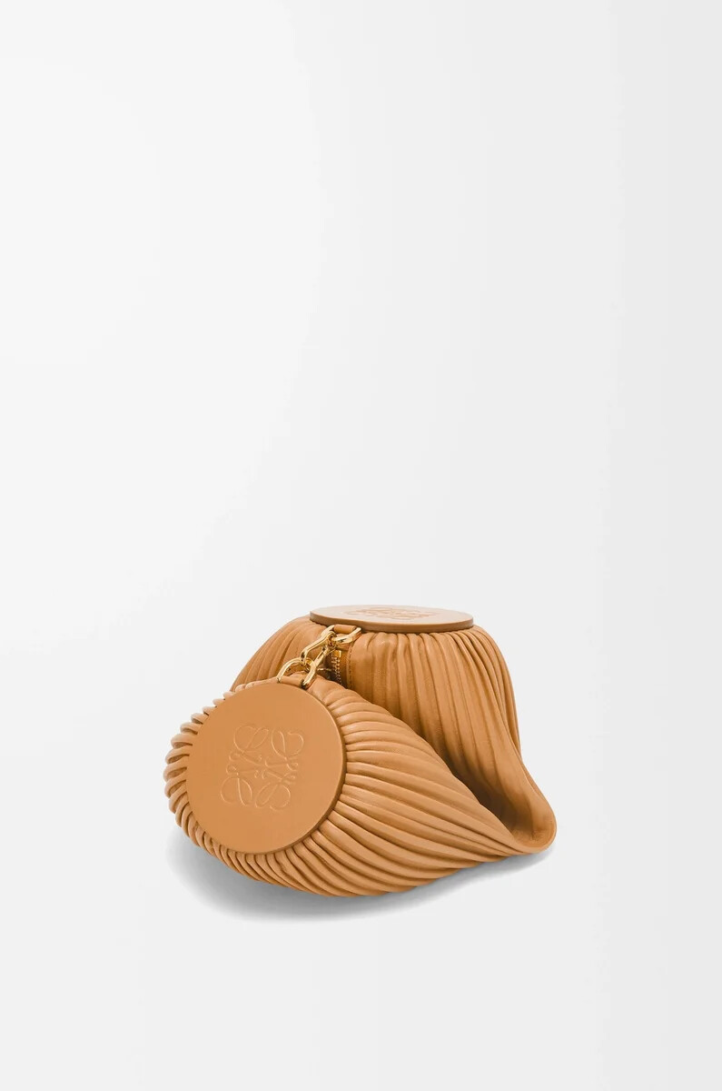 bolsa para pulsera en piel de cordero napa plisada warm desert