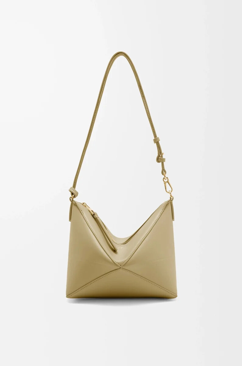 bolso puzzle fold en piel de becerro napa brillante color verde arcilla