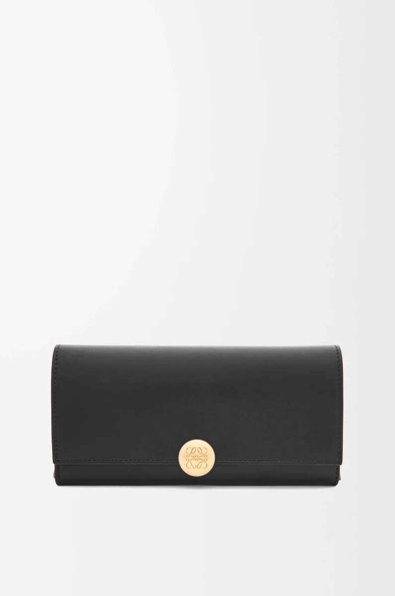 cartera continental pebble en piel de becerro napa brillante negra