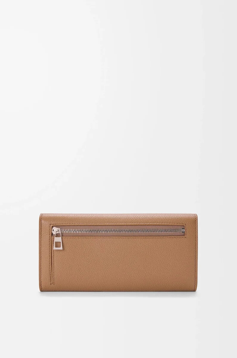 cartera continental pebble en piel de becerro minigrano color moca