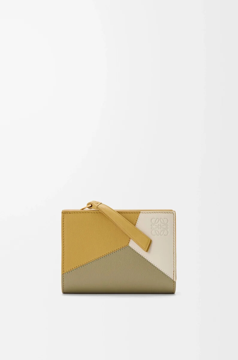 cartera compacta puzzle en piel de becerro clásica color jengibresal marina