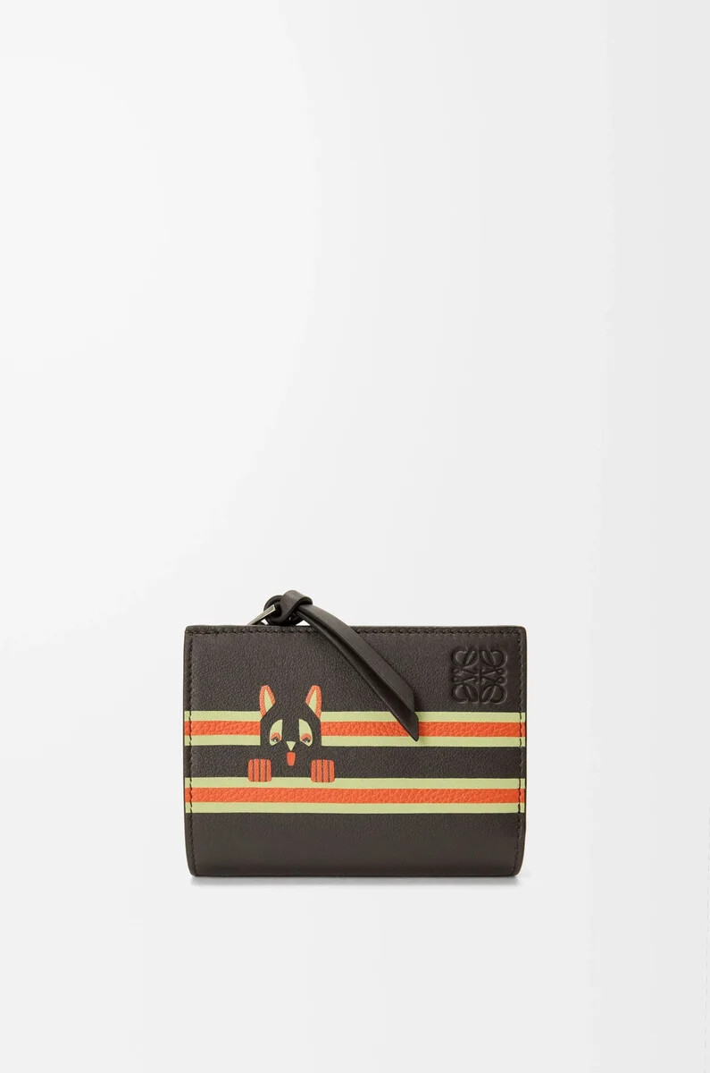 cartera compacta futurist cat en piel de becerro clásica color topo oscuronaranja