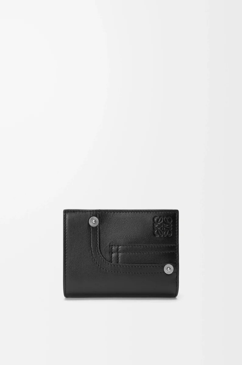 cartera compacta panta en piel de becerro brillante negra