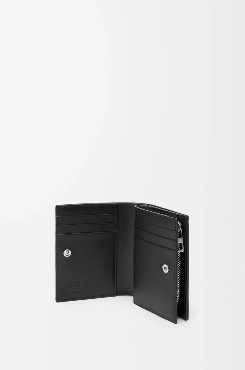 cartera compacta panta en piel de becerro brillante negra
