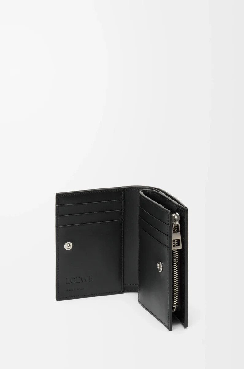 cartera compacta panta en piel de becerro brillante negra