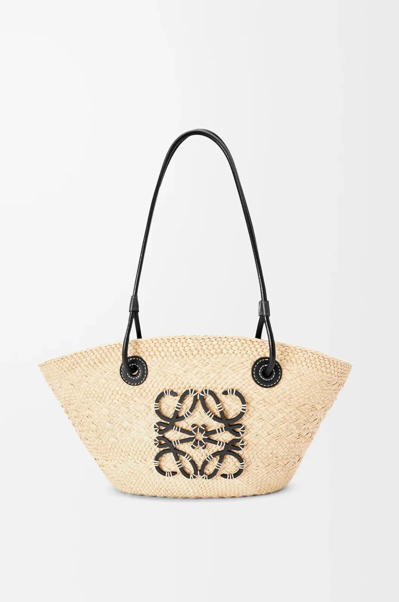 bolso pequeño anagram basket en palma de iraca y piel de becerro naturalnegro
