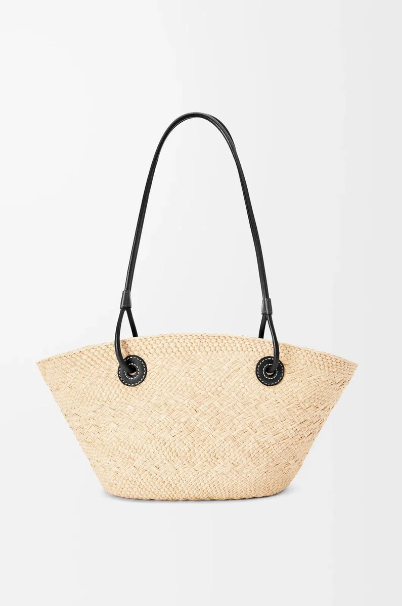 bolso pequeño anagram basket en palma de iraca y piel de becerro naturalnegro