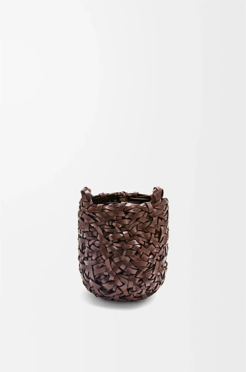 bolso pequeño nest basket en piel de becerro color castaño