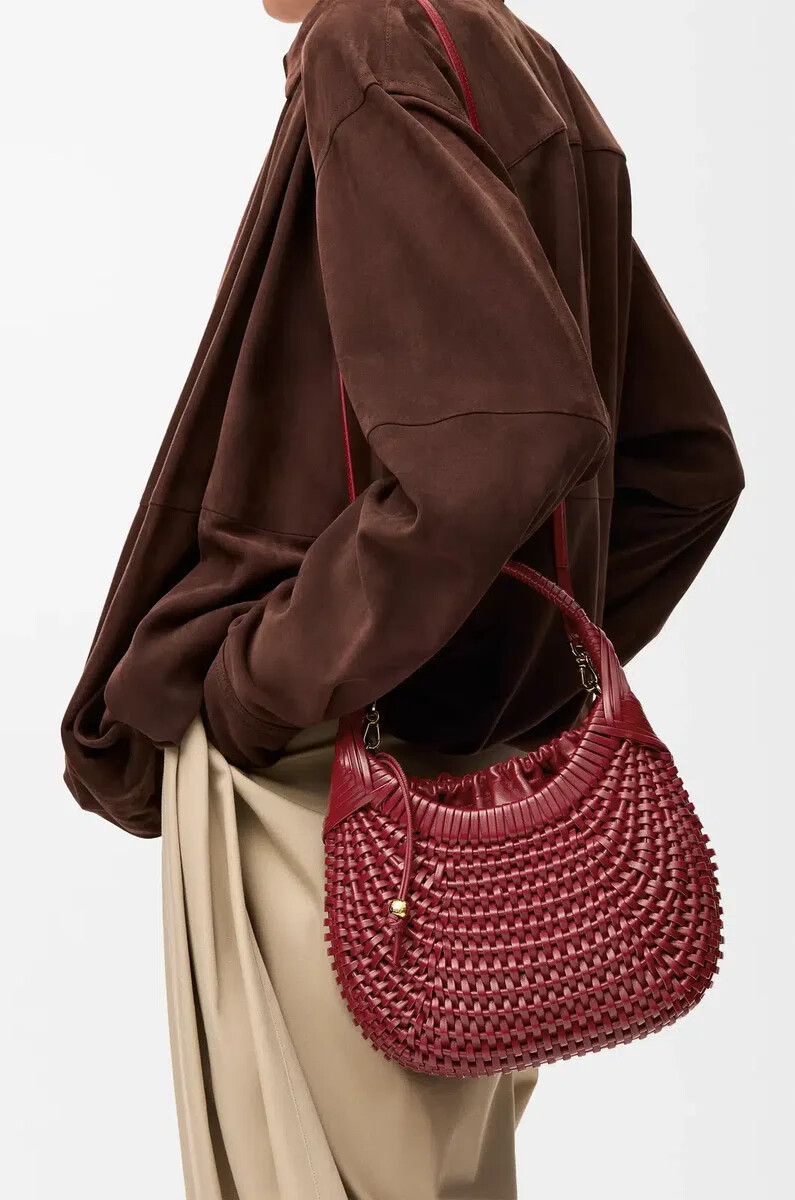 bolso hobo diamond en piel de becerro color cereza