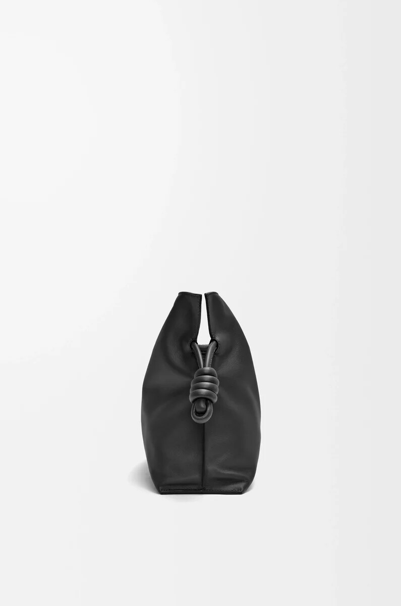 clutch mediano flamenco en piel de becerro napa negro