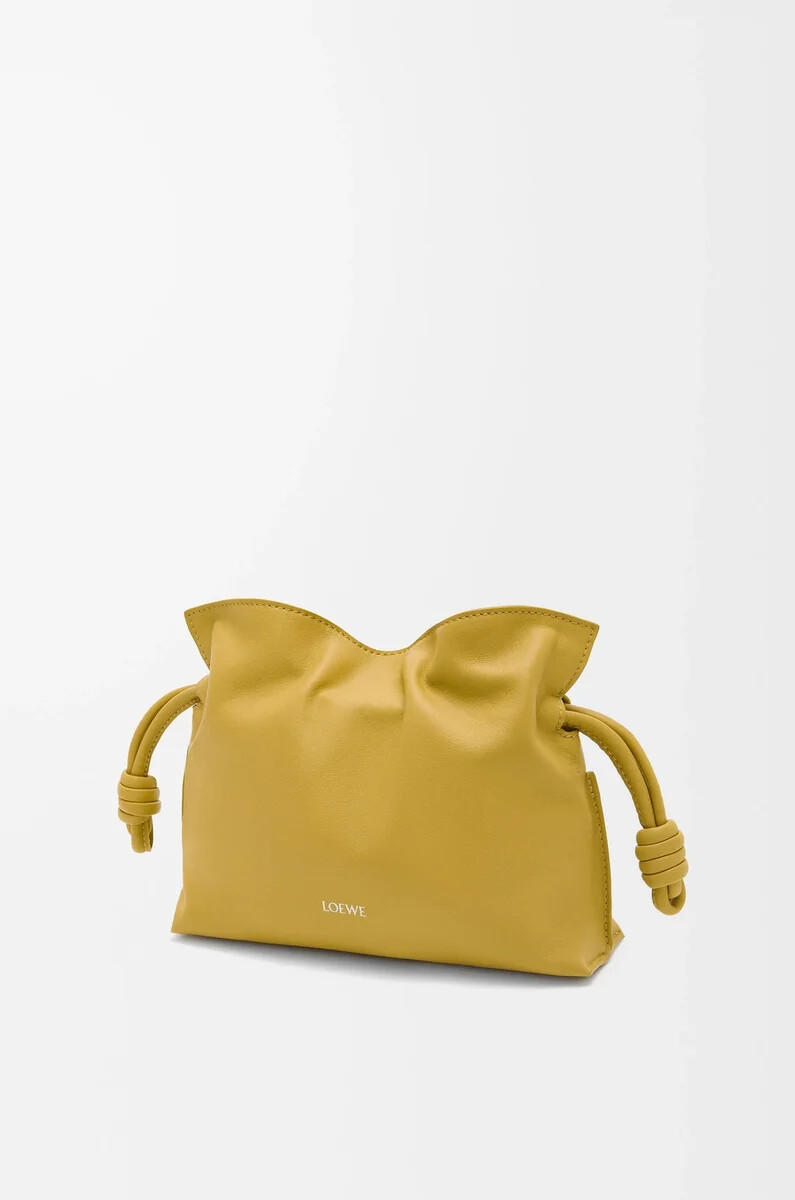 mini clutch flamenco en piel de becerro napa ginger