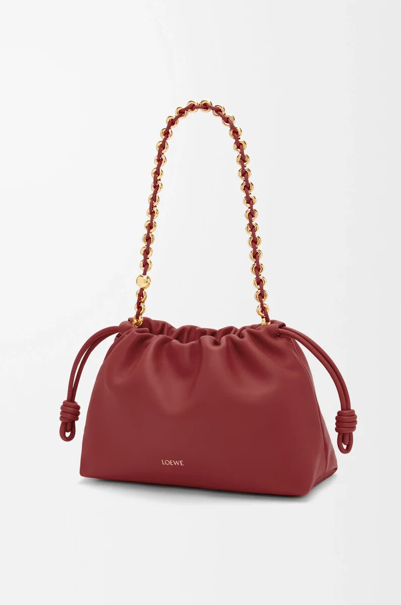 monedero mediano flamenco en suave piel de cordero napa color rojo quemado