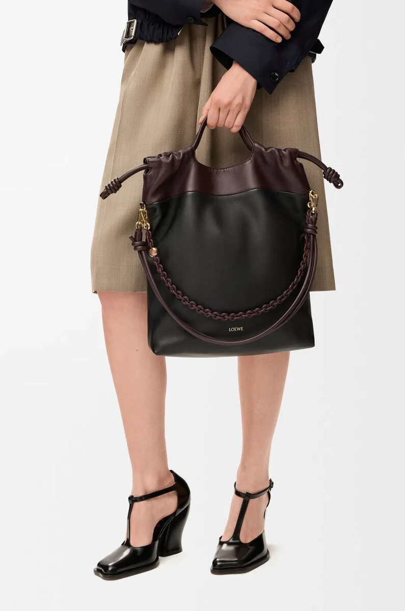 bolso tote flamenco en suave piel de cordero napa negracastaño oscuro