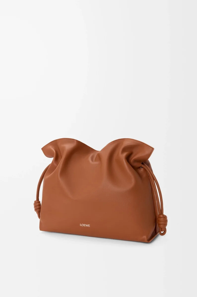 clutch flamenco grande en piel de becerro napa ardilla
