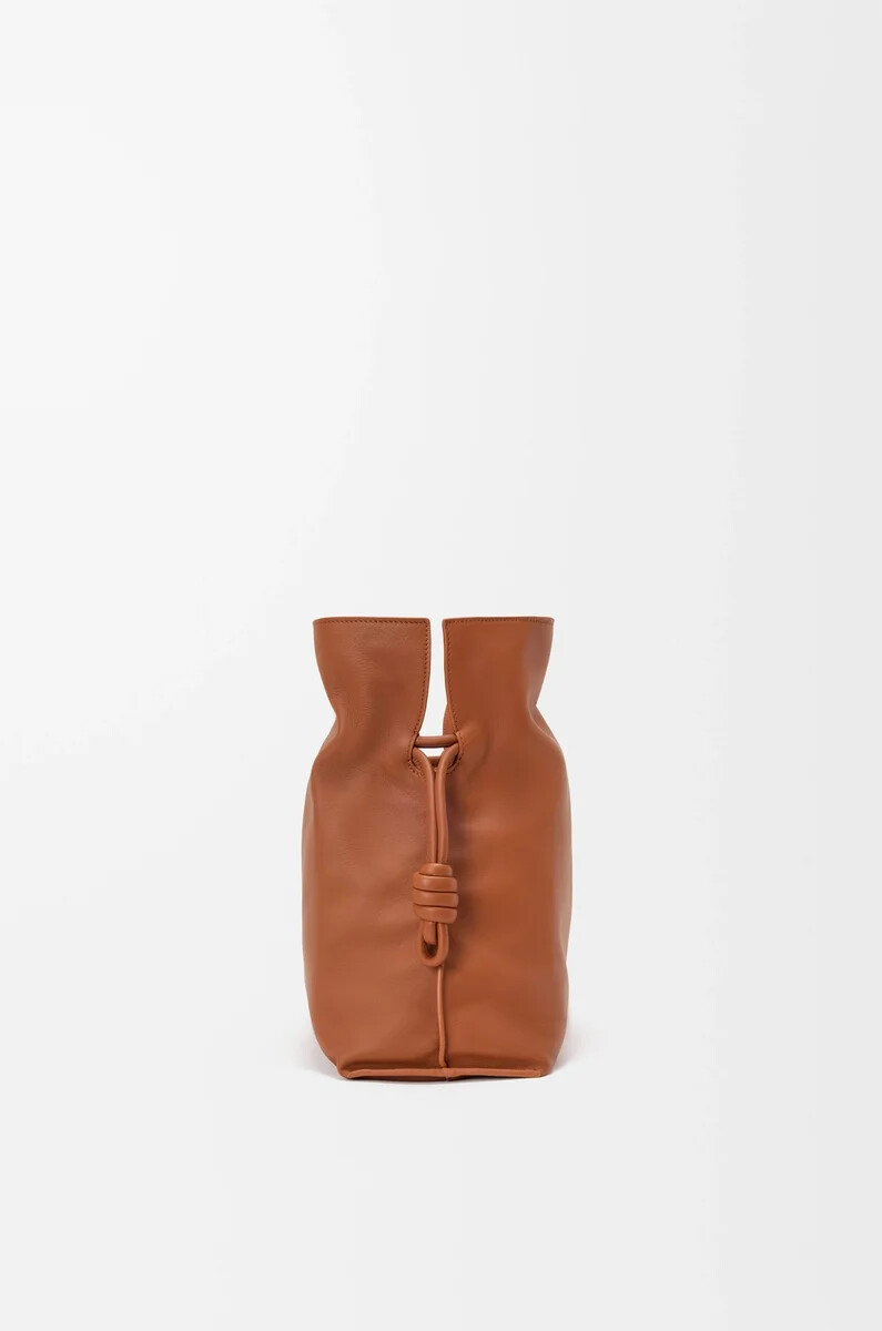 clutch flamenco grande en piel de becerro napa ardilla