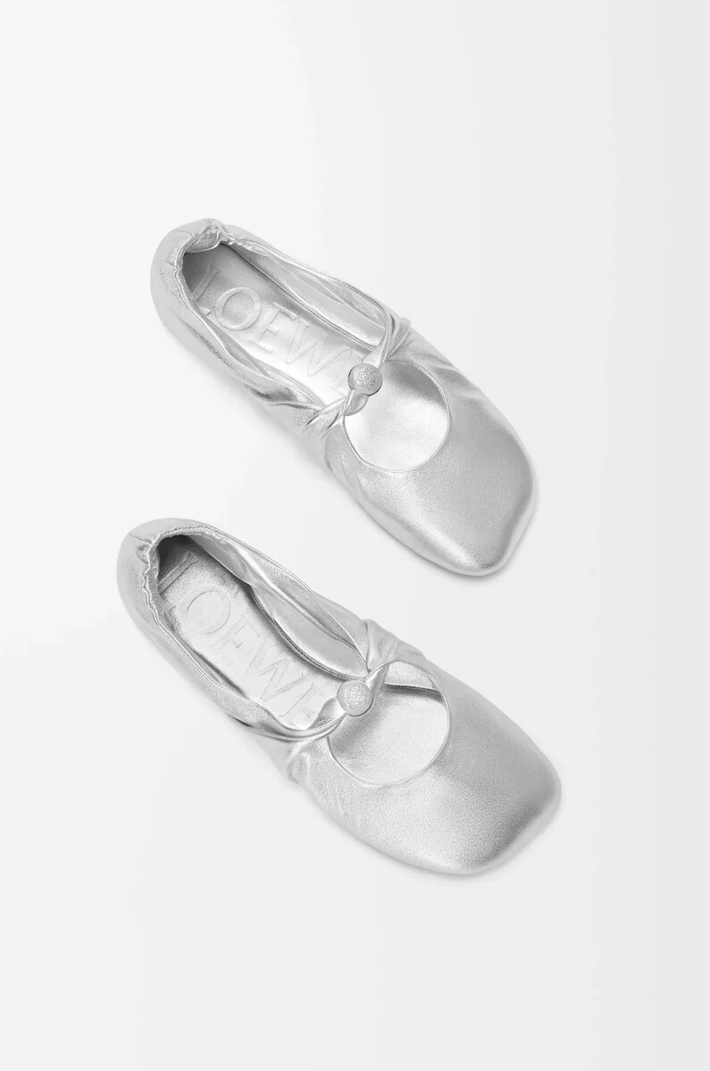 bailarina pebble soft en piel de cordero napa laminada plata