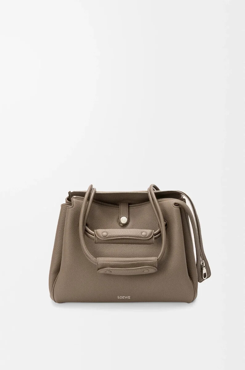 bolso mediano madrid en piel de becerro granulada flexible color topo