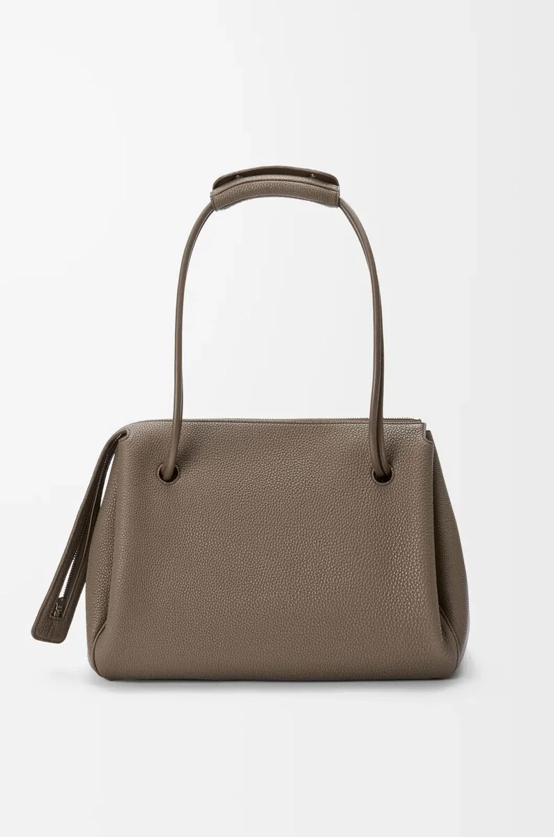 bolso grande madrid en piel de becerro granulada flexible color topo