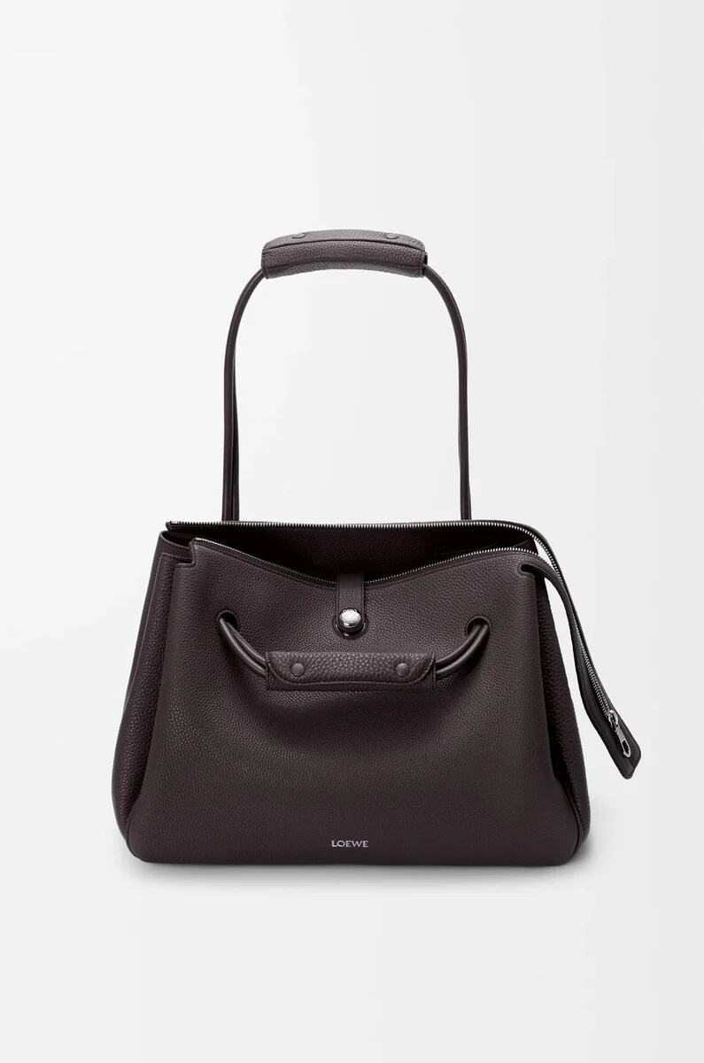 bolso grande madrid en piel de becerro granulada flexible color ébano oscuro