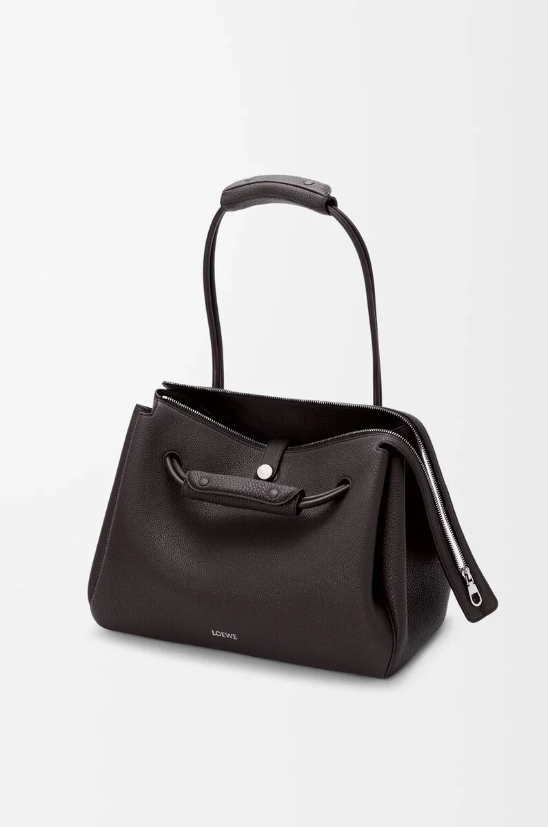 bolso grande madrid en piel de becerro granulada flexible color ébano oscuro