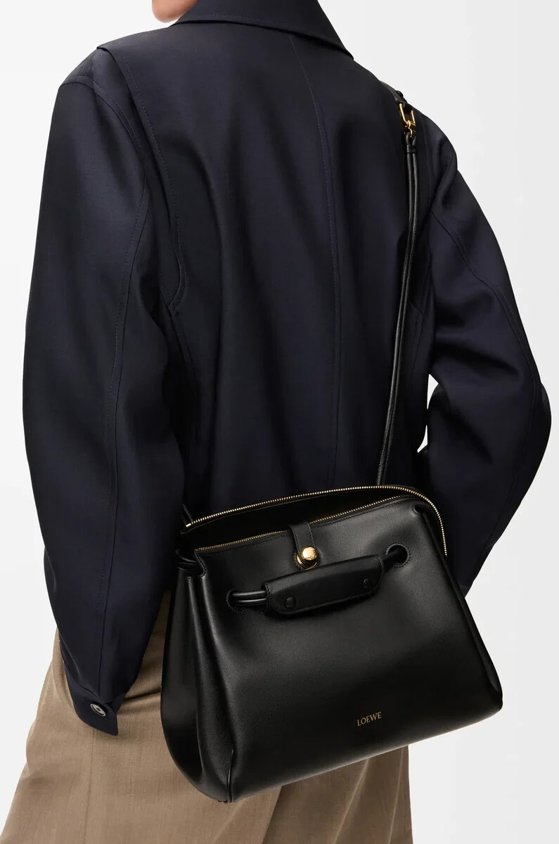 bolso mediano madrid en piel de becerro flexible negro