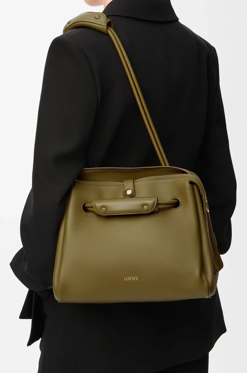 bolso mediano madrid en piel de becerro flexible color oliva