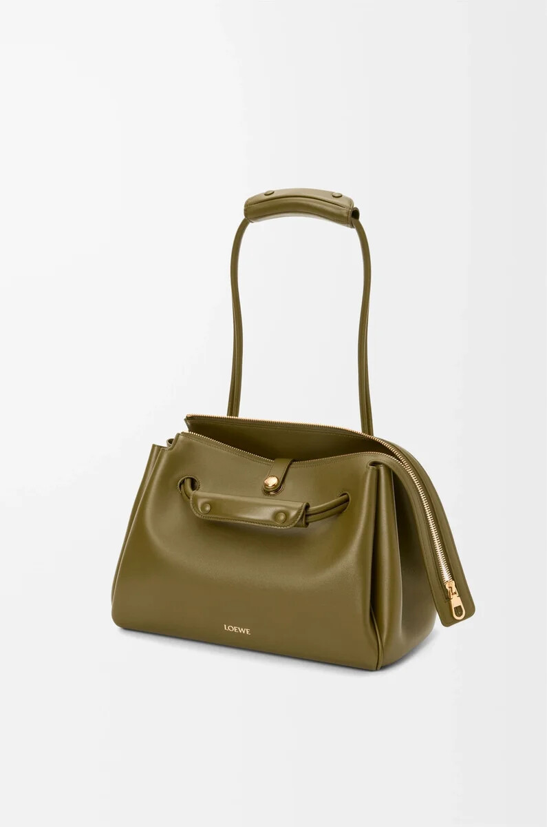 bolso mediano madrid en piel de becerro flexible color oliva