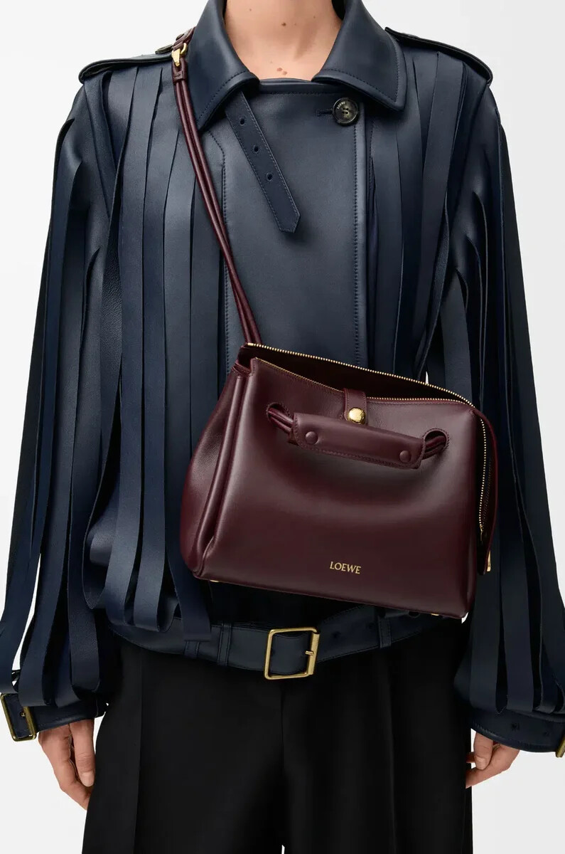 bolso pequeño madrid en piel de becerro flexible color burdeos oscuro