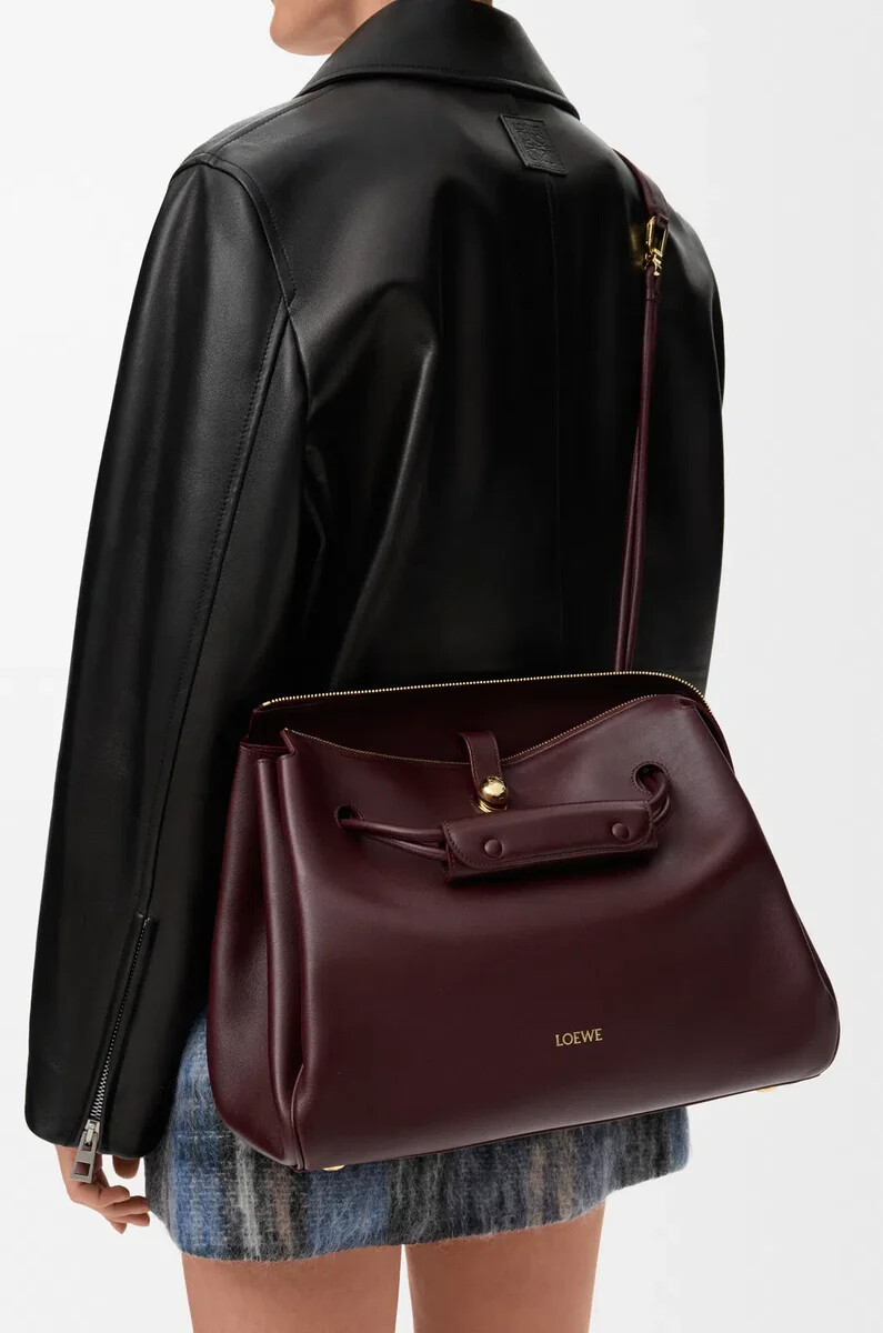 bolso grande madrid en piel de becerro flexible color burdeos oscuro
