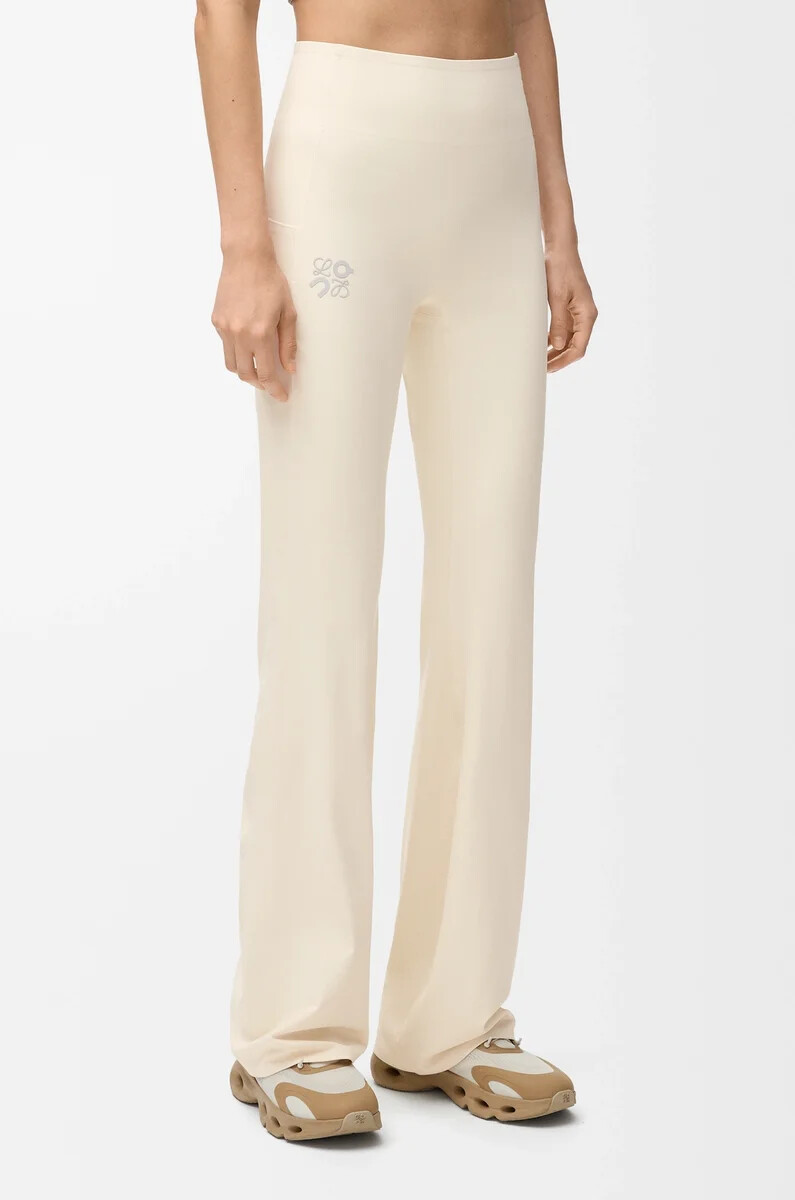 pantalones bootleg suaves en jersey técnico color marfil