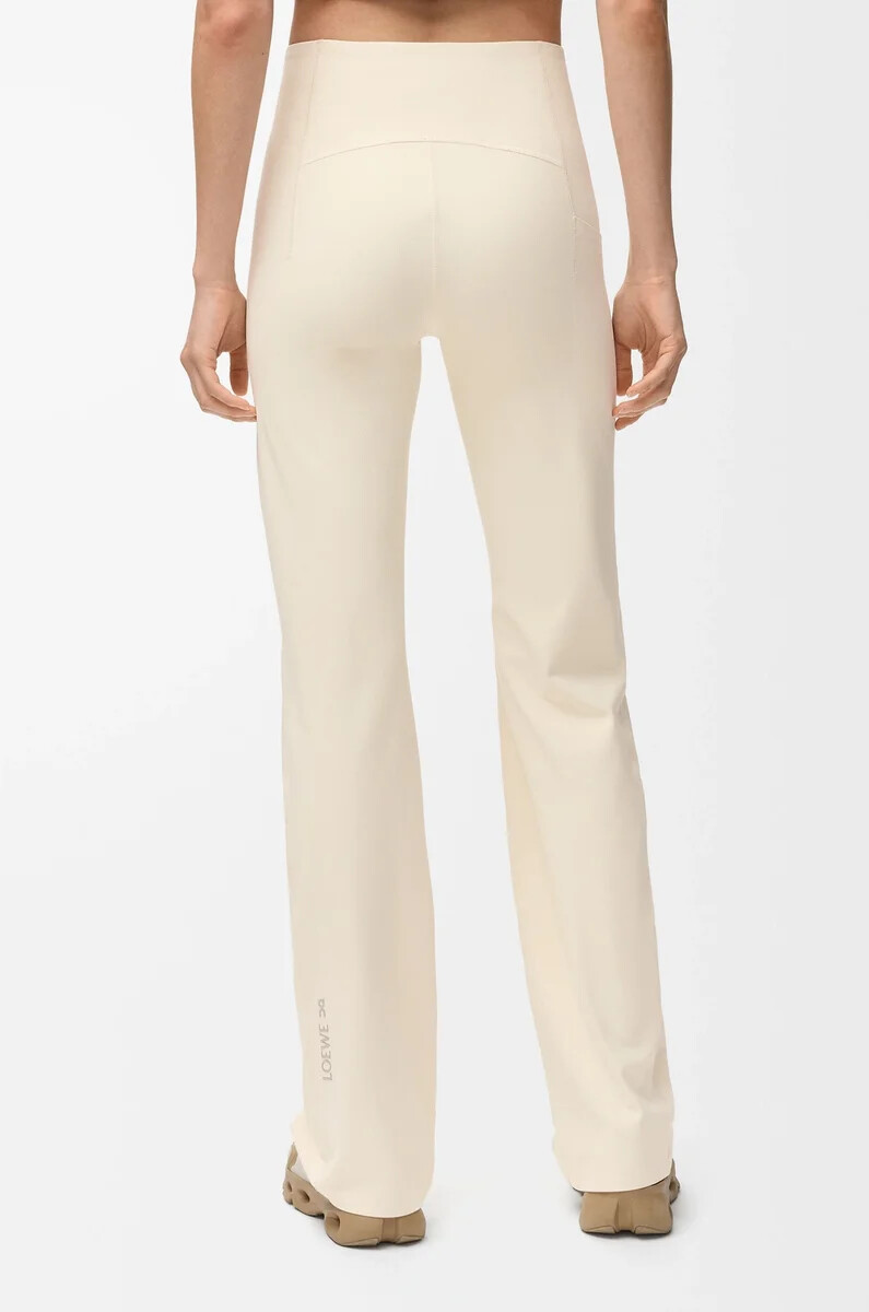 pantalones bootleg suaves en jersey técnico color marfil