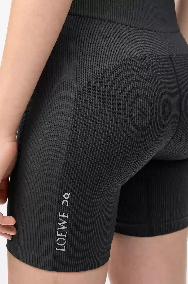 pantalón corto sin costuras en tejido técnico negro