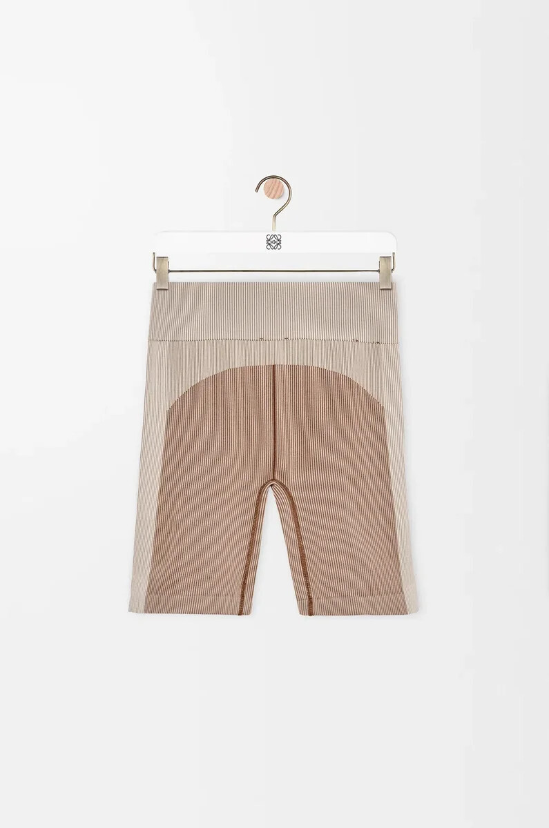 pantalón corto sin costuras en jersey técnico color marfil