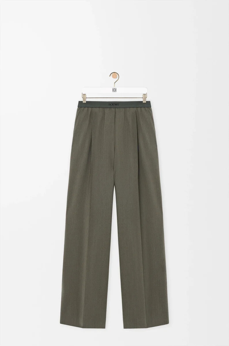 pantalones de lana color verde caqui