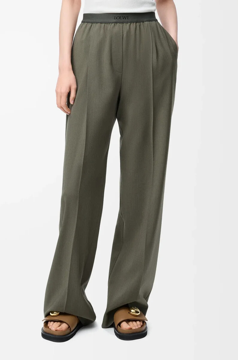 pantalones de lana color verde caqui