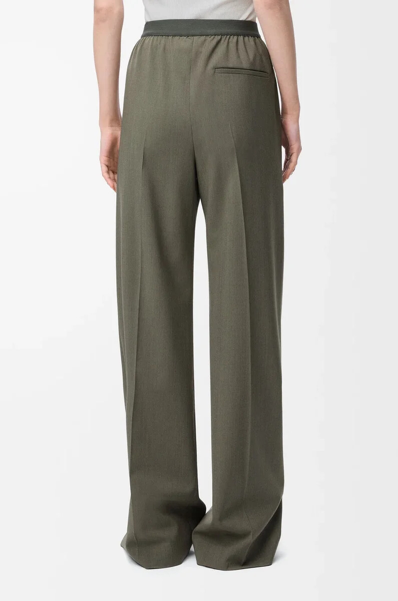 pantalones de lana color verde caqui