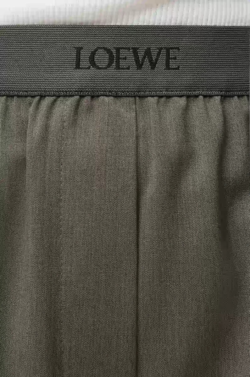 pantalones de lana color verde caqui