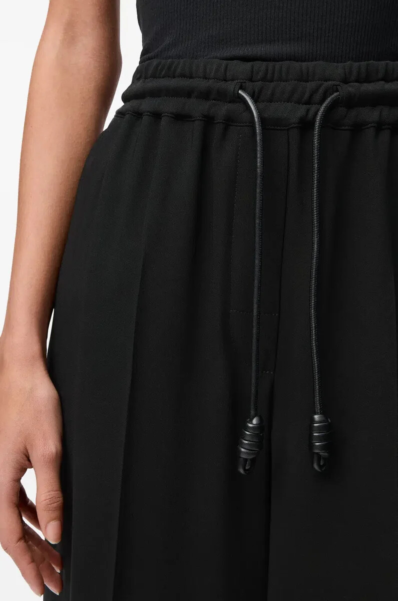 pantalón cropped en viscosa elástica negro