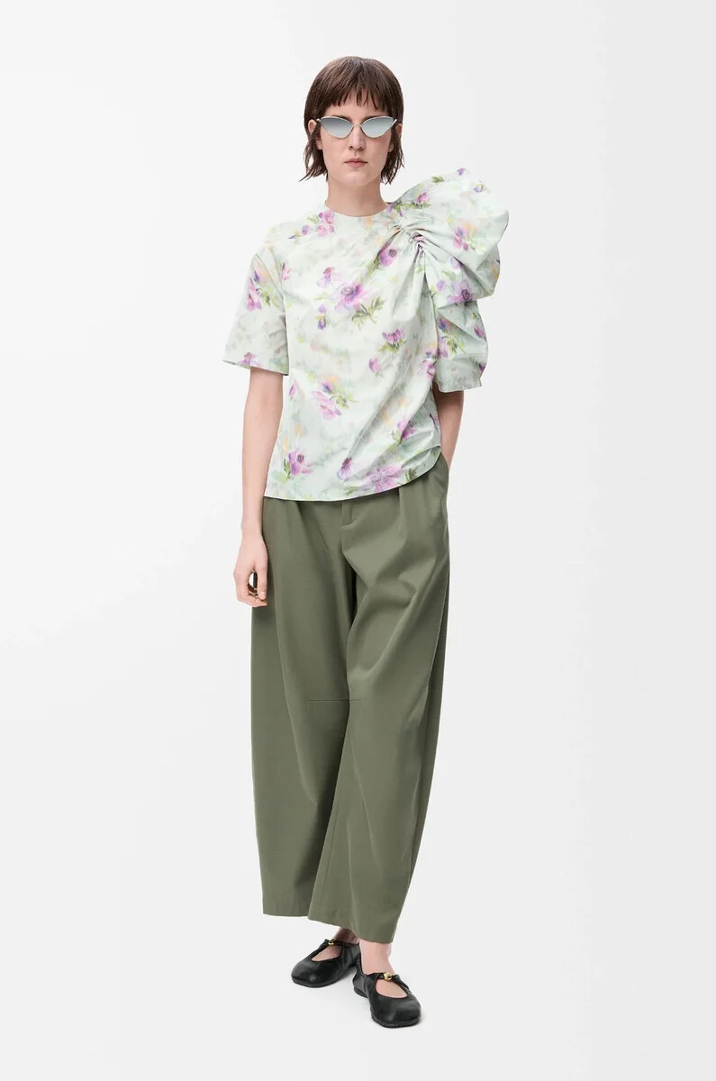 pantalón barril en algodón y seda verde caqui