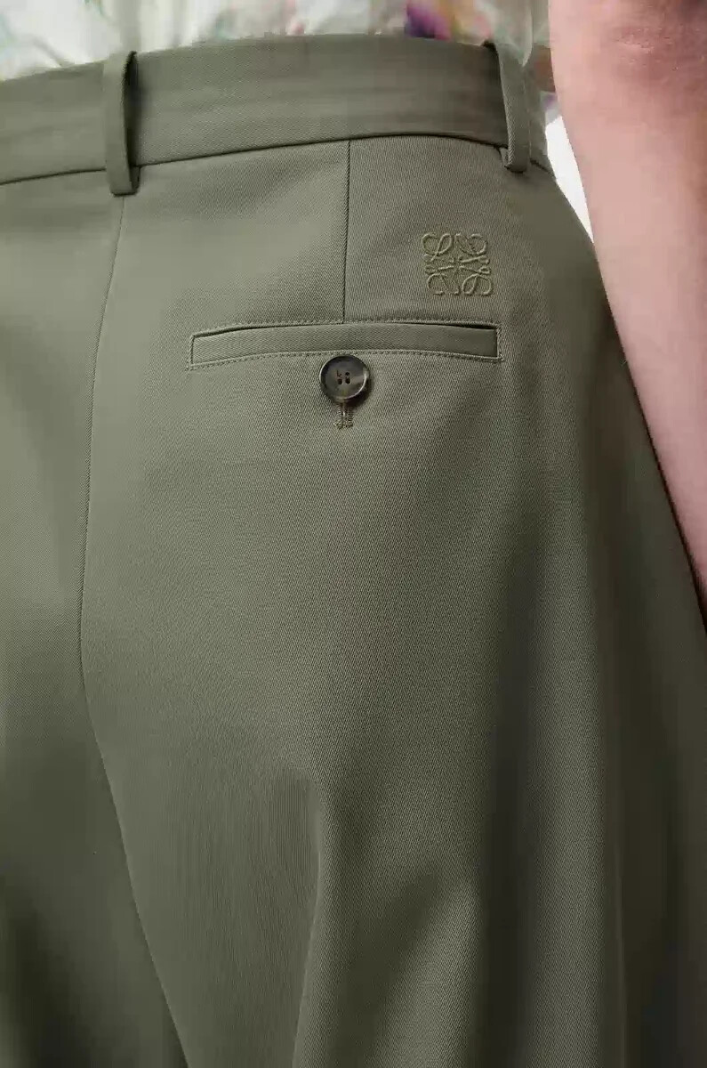 pantalón barril en algodón y seda verde caqui