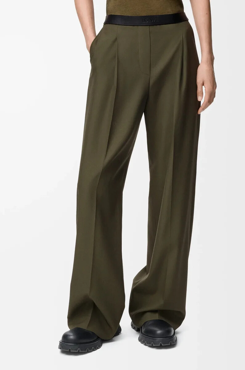 pantalones de lana color verde caqui