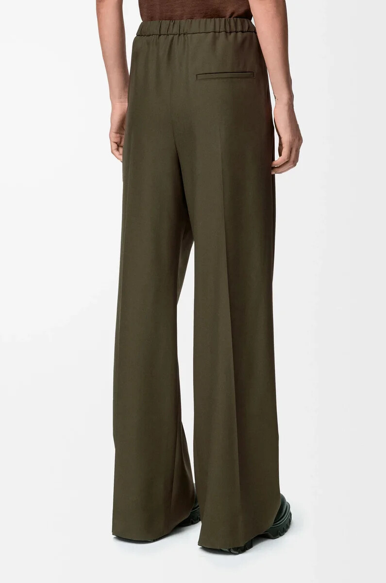 pantalones de lana color verde caqui