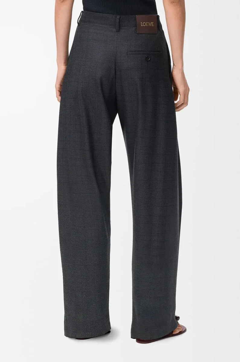 pantalón con cinturón de lana gris oscuro
