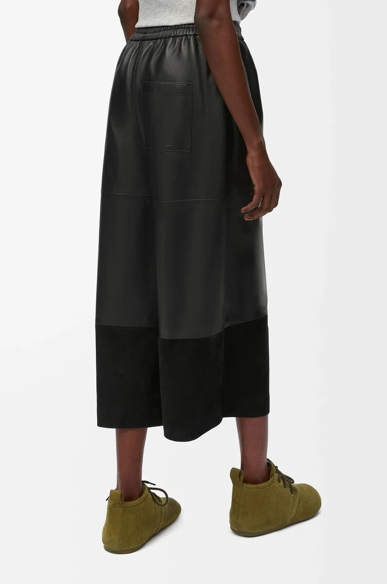 pantalón cropped en napa de cordero y ante de cabra negro